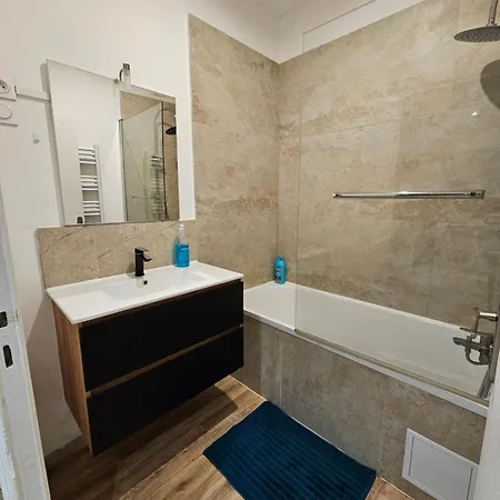 Chez Particulier A 15 Min A Pieds De La Gare De Монлюсон