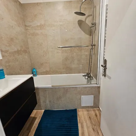 Проживание в семье Chez Particulier A 15 Min A Pieds De La Gare De *