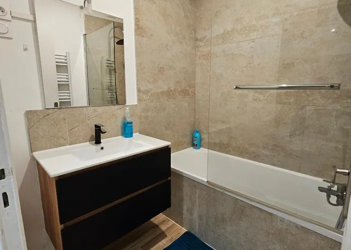 Chez Particulier A 15 Min A Pieds De La Gare De Монлюсон