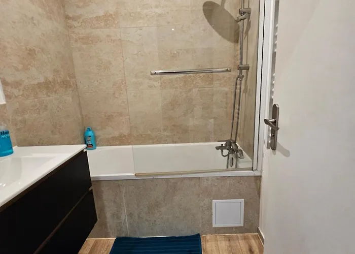 Проживание в семье Chez Particulier A 15 Min A Pieds De La Gare De *