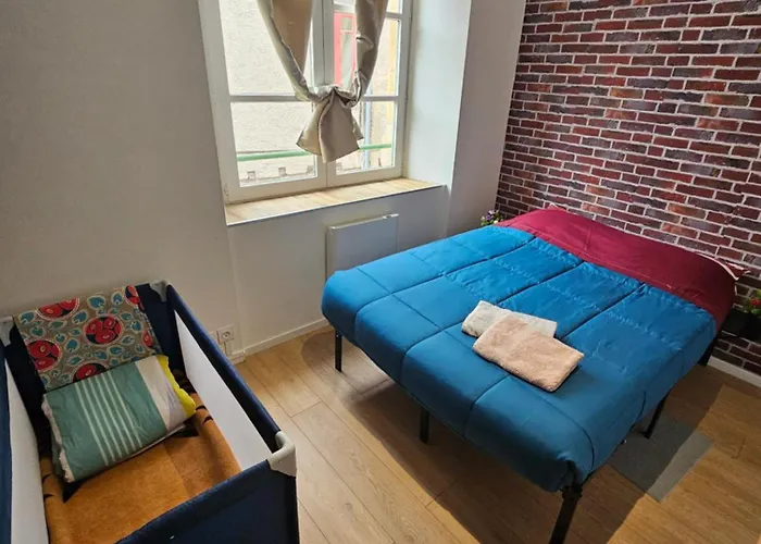 Chez Particulier A 15 Min A Pieds De La Gare De Монлюсон