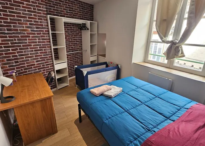 Chez Particulier A 15 Min A Pieds De La Gare De Монлюсон